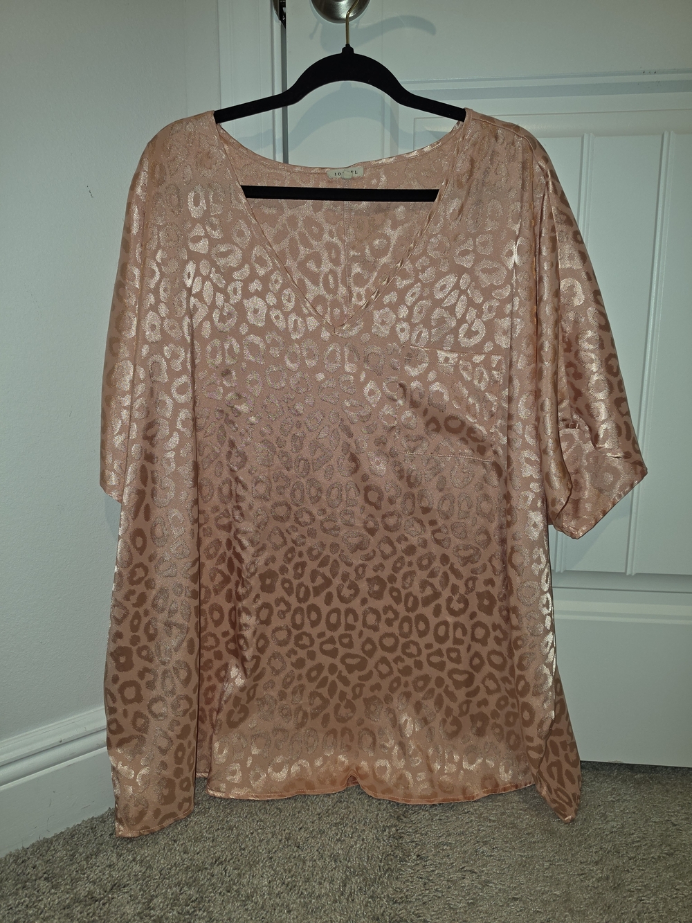 Women’s V-Neck Satin Leopard Print Top - Blush